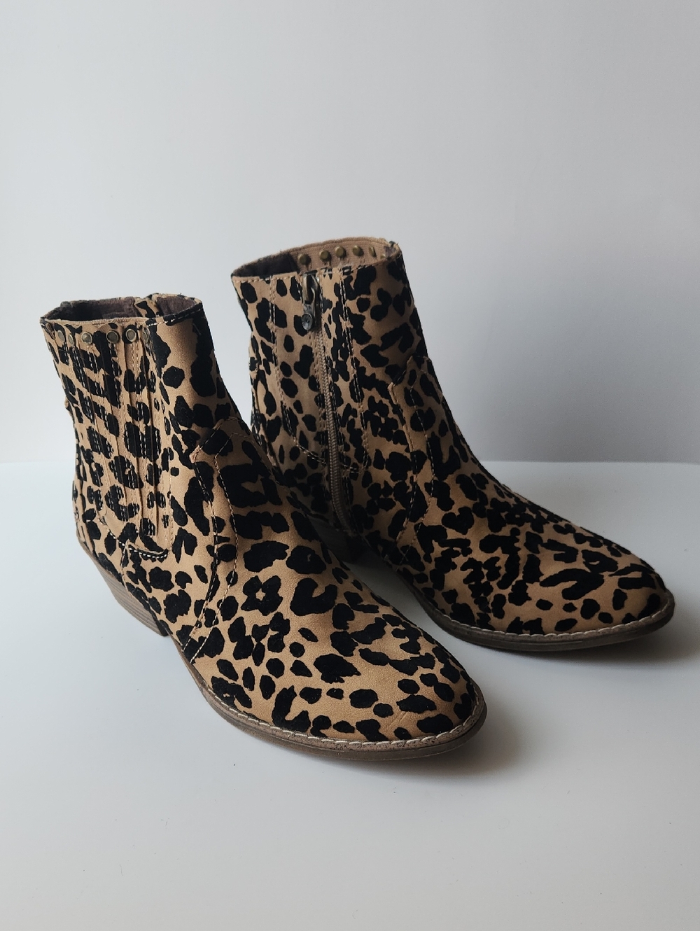 Blowfish Leopard Print Ankle Booties Size 8